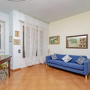 https://spacious-apt-near-linate-airport-1-min-m4-metro.italymilanhotels.net